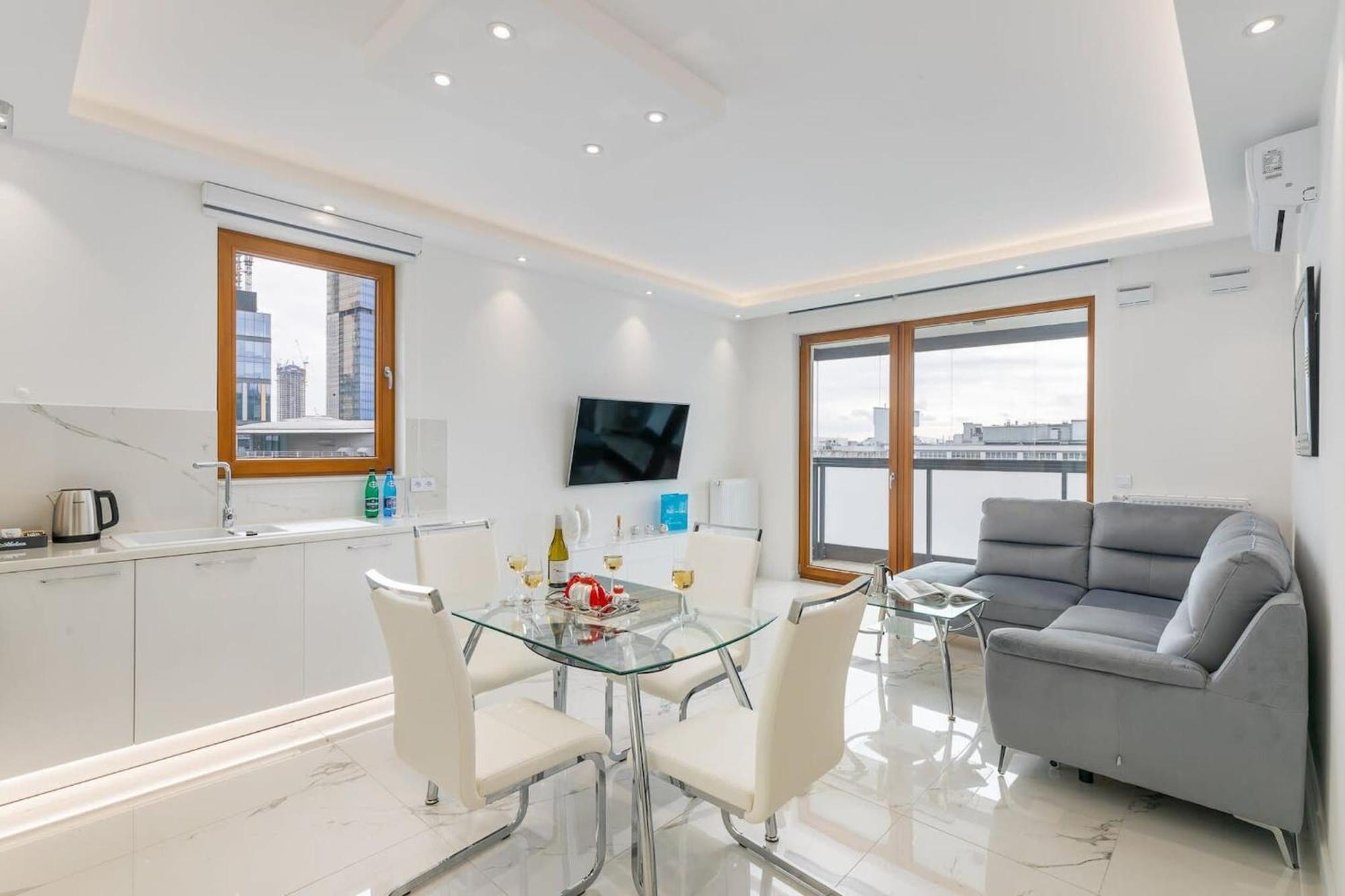 Karolkowa 28 - Prestigious With Balcony By Renters Prestige Appartamento Varsavia